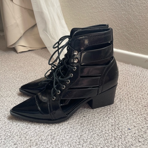 Black Patent Pleather Witchy Pointed Toe Ankle Boots - Lace Up Closure - Picture 5 of 6